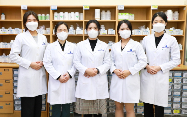 전문약사 5명 추가 배출 / 좌측부터 임선혜, 이계주, 홍민수, 이예리, 김정연 약사