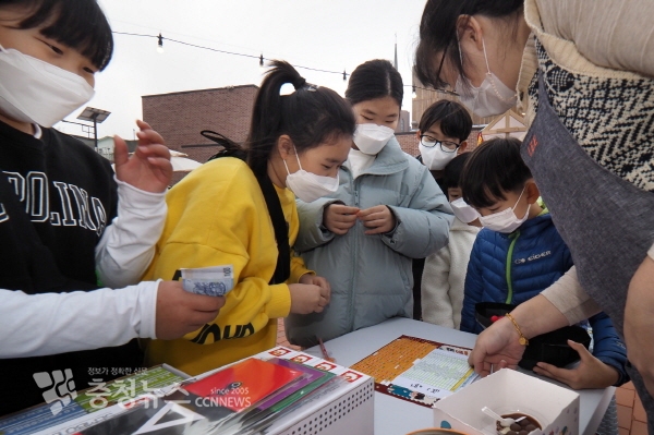 서천군 장항의 집 개최 기찻길 문화장터 모습