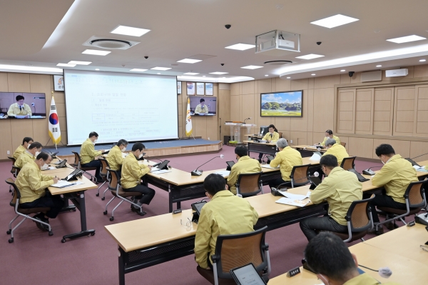 김정섭 시장 주간업무보고회 주재 모습