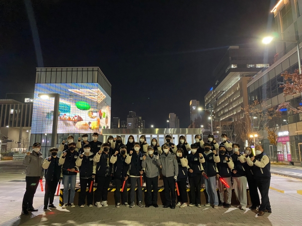 지난 18일, 수능이 끝난 18시부터 21시까지 세종시 나성동 일대에서 지역안전순찰 실시