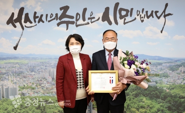 지난 22일 서산시의회 조동식 의원이 전국시군자치구의회의장협의회가 주관하는 지방의정봉사상을 수상했다.