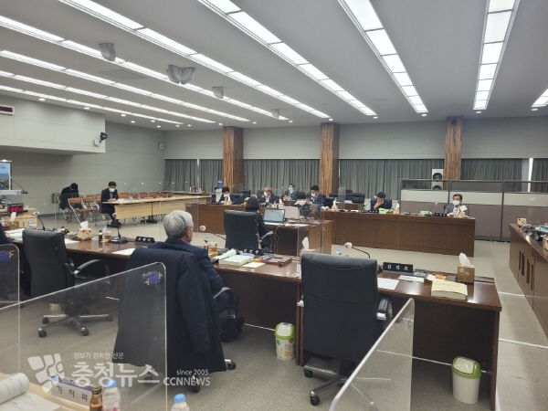 논산시의회 행정사무감사장 모습