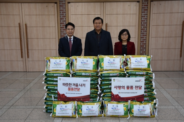 지난 26일 사회복지시설에 사랑의 쌀 전달 모습
