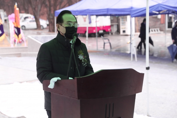 천안동남의용소방대가 지난 11월 30일 오전 태조산 천안보훈공원에서 천안2.9의거 기념탑 이전 제막식에서 박상돈 시장 인사말 모습