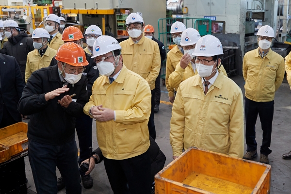 김부겸 총리 산재 사망사고 예방을 위한 간담회 및 현장점검 모습