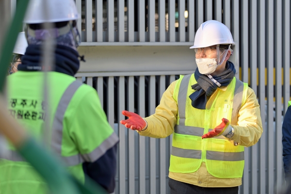 김정섭 공주시장, 생활 쓰레기 청소 현장 체험 실시