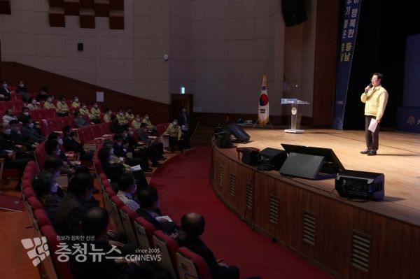 양승조 지사가 보령시민과의 대화를 하고 있다.