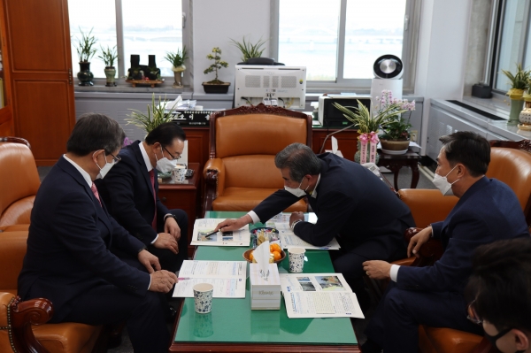 김동일 보령시장 내년도 국비 확보 위해 지난달 22일 국회 방문 사진(이종배 예결위원장)