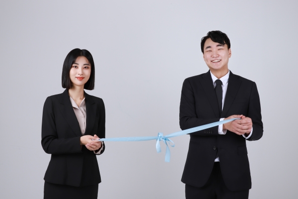 제53대 총학생회, ‘이음’(정: 불어불문학과 최종규, 부: 회화과 윤희랑)