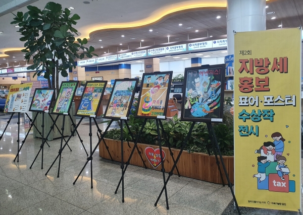 당진시청 1층 전시회 전경 사진