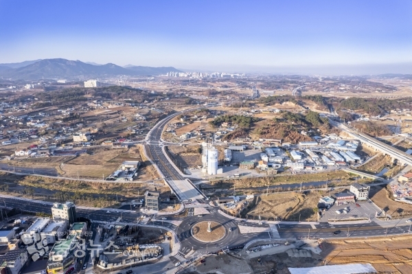 내포 첨단산업단지 진입도로 전경