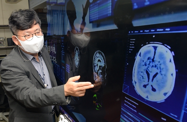 국제표준 개발 프로젝트 팀 의장으로 지명된 ETRI 전종홍 책임연구원