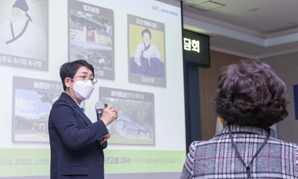 지난 13일 구청에서 12개동 통장협의회장과 간담회 개최 모습