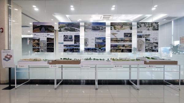 한밭대학교 도서관에 전시된 ‘광장 활성화 프로젝트’ 최종 선정 작품들 모습