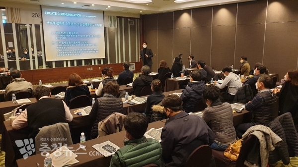 충남도립대학교가 보령 호텔머드린에서 ‘교수법 향상을 위한 워크숍’을 하고 있다.