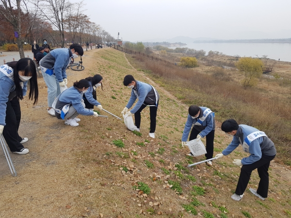 플로깅 활동 모습