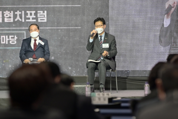 제8회 도시재생 광역협치포럼에서 김정섭 시장 발언 모습