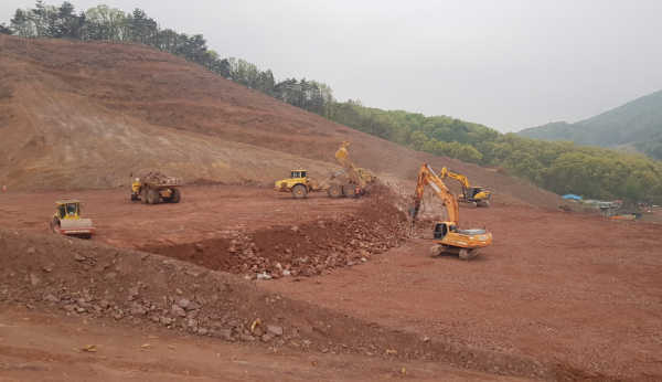 남공주산단 규격 초과암 깨기 작업 사진