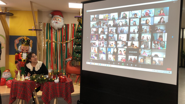 크리스마스 기획 프로그램 진행 모습