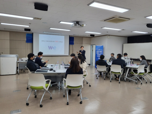 21일과 22일 ‘2021 교수법 집중 워크숍’을 개최하고 전문강사가 교원들을 대상으로 ‘쉽게 배워 바로 쓰는 온라인 티칭툴’이라는 주제로 교육 진행