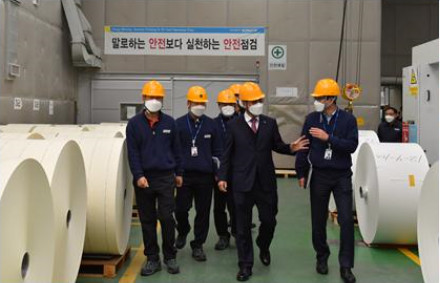 조폐공사 반장식 사장이 사업장을 돌며 특별 안전점검을 실시하고 있다.