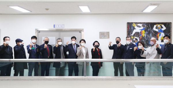 24일 시청 상황실에서 김동일 보령시장과 김미자 (사)한국웰니스산업협회장 등 관계자가 참석한 가운데 K-웰니스 도시 선정 증서 전달식