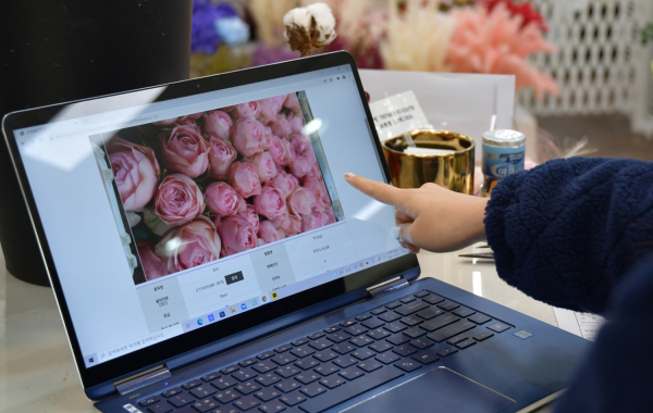 화훼류 온라인 이미지 경매 참여 모습