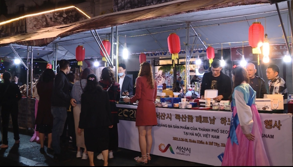 지난해 3월 베트남 VTCK호안끼엠매장 현지인초청 품평회 모습