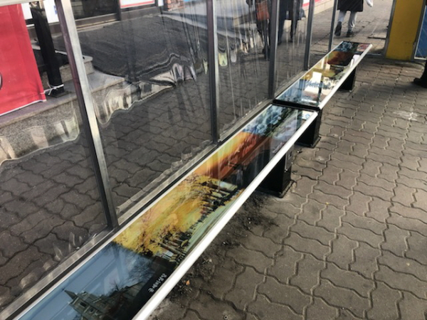 버스정류장에 설치된 온열의자