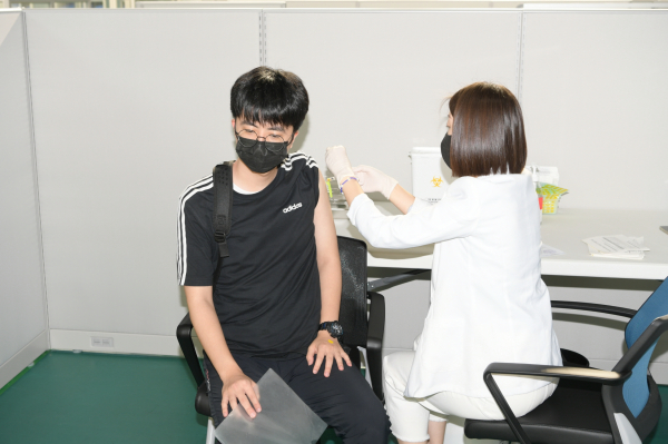 코로나19 백신접종(사진=예산군 제공)