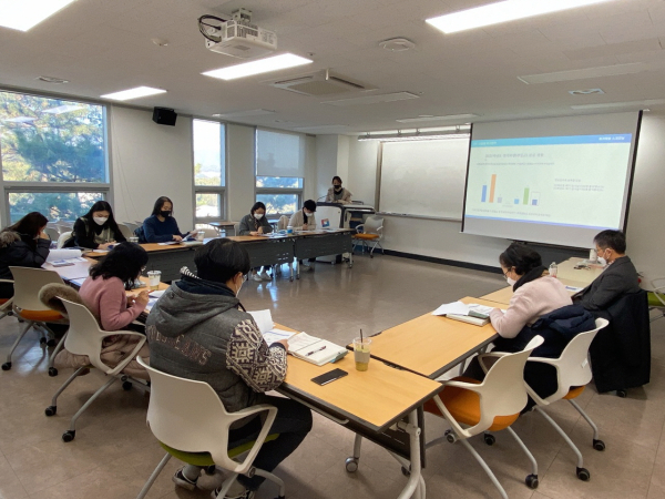 지난 12일 교내 국제교류관에서 관련부서와 함께 학생상담 운영 프로그램에 대한 자체평가회를 갖고 의견을 교환했다.