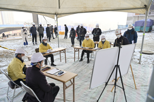 김정섭 시장 신축공사 현장 방문 모습