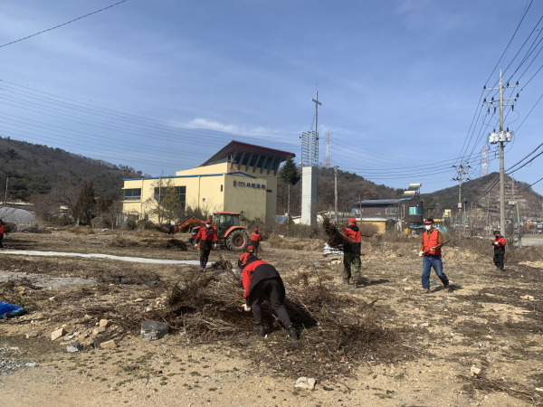 산불진화대원 농업부산물 처리 장면
