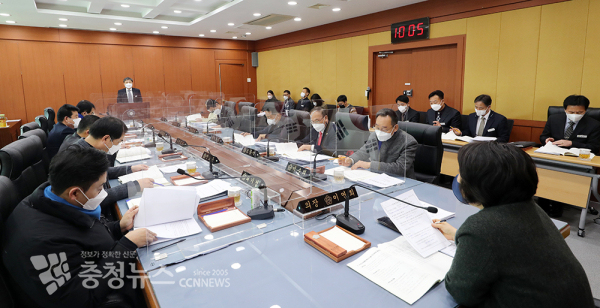서산시의회가 2월 정책간담회를 개최해 14개 안건을 사전 협의했다.