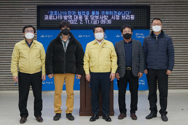 왼쪽부터 구본조 보건소장, 조성도 약사협회장, 오세현 시장, 김완진 의사협회장, 고형준 건강보험공단아산지사장