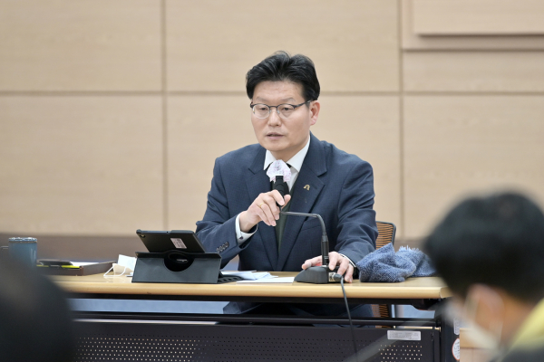 김정섭 시장 청년 맞춤형 정책 수립 - 주간업무계획보고회 개최 모습