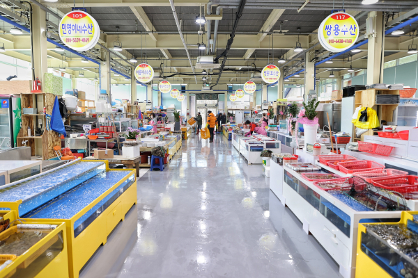 장고항 수산물유통센터 보수, 18일 재개장