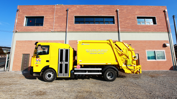 저상차 안전 청소차량 모습