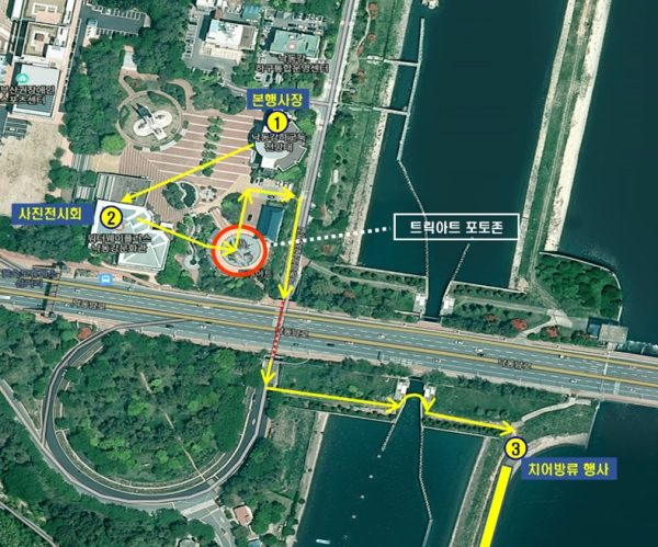 낙동강하굿둑 하류 좌안 사면부(치어방류 행사장)