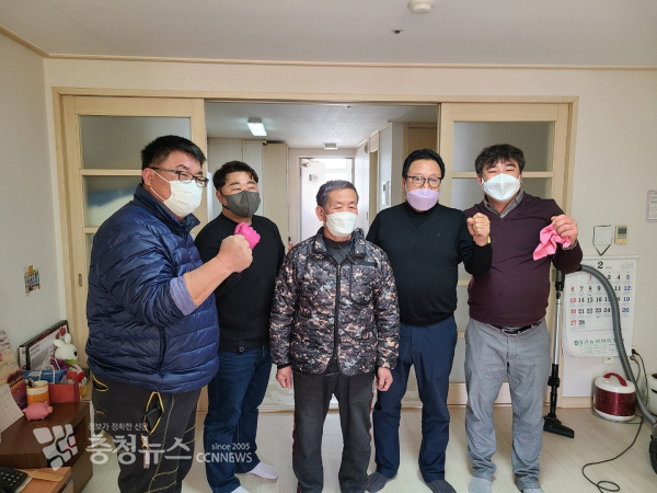 김세호 전 태안군수가 18일 관내 청년들과 함께 중중장애인 집을 찾아 봉사활동을 펼쳤다.