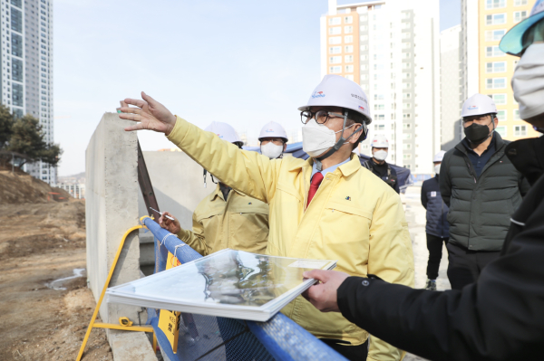 노태산 근린공원 현장 방문한 박상돈 천안시장