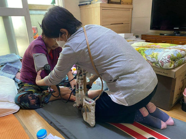 가정 방문 및 간호 돌봄 모습