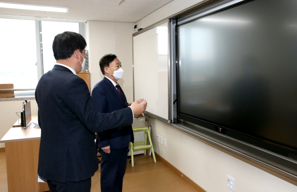 설동호 교육감, 3월 신설학교 개교 추진 현장점검 모습