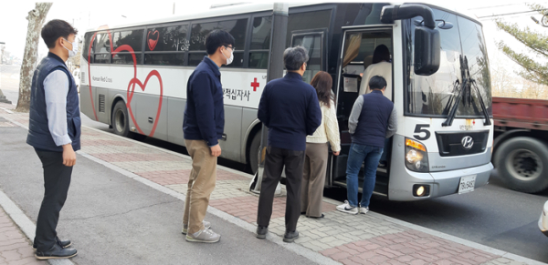 대한적십자사와 공동으로 헌혈 행사 진행 모습