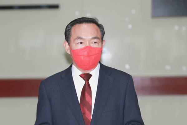 박희진 전 대전시의원이 14일 오전 대전시의회 로비에서 대덕구청장 출마를 공식 선언했다.