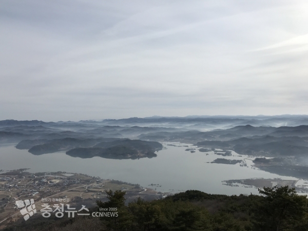 봉수산에서 바라본 예당호