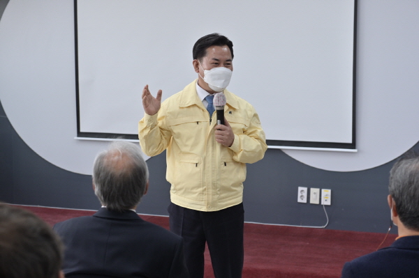 박정현 군수 송국리유적 현장점검 및 주민과의 대화 장면