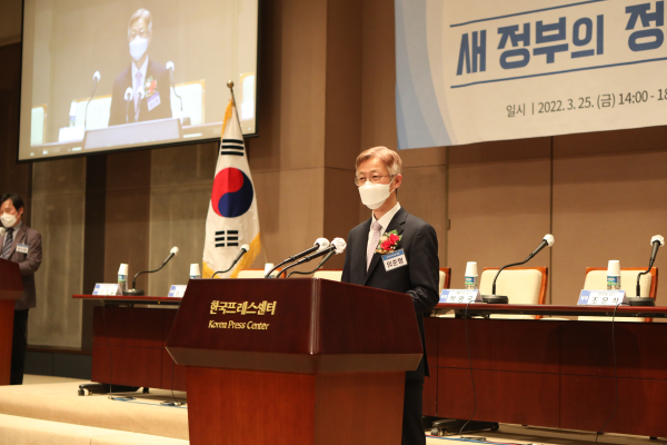 행정전문대학원 임준형 교수가 회장으로 있는 한국조직학회가 한국행정개혁학회와 공동으로 지난 25일 한국프레스센터에서 특별기획 세미나 진행 모습