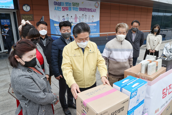 당진시사회적기업협의회 물품 기탁식 모습