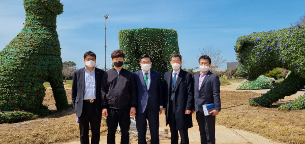 ‘2022 태안 세계튤립꽃박람회’ 준비 현장 사진 * 한국농수산식품유통공사 김춘진 사장(좌측3번째)